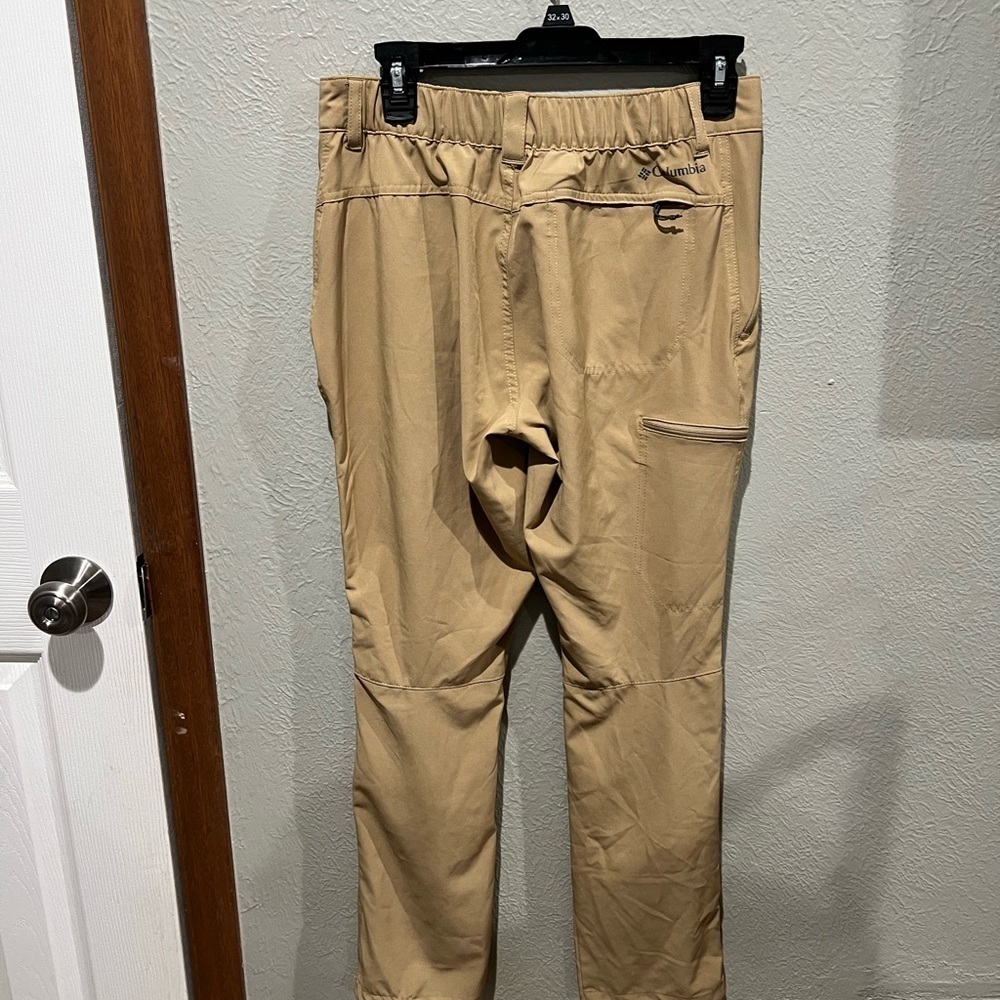 Columbia Men's Cargo Pants in Tan Size 30/40 NWOT - Picture 2 of 4